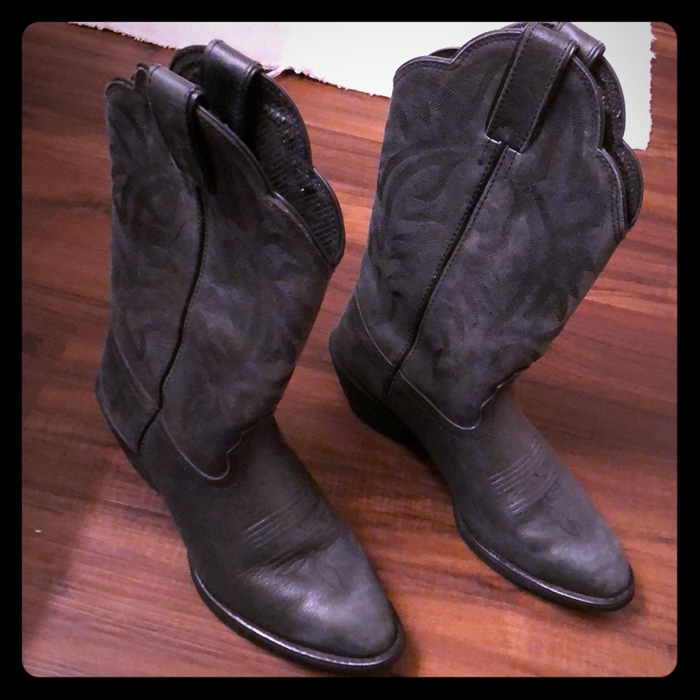 Cowgirl boots size 7.5 never worn